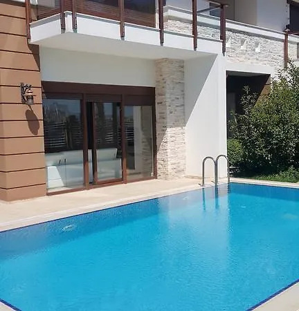 Larissa Villalari Villa Belek