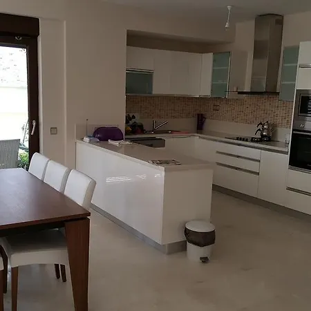 Villa Larissa Villalari *