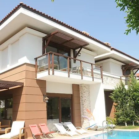 Larissa Villalari Villa Belek