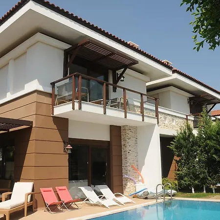 Villa Larissa Villalari *